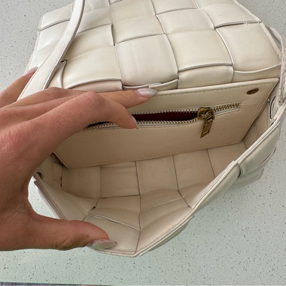 White Woven Crossbody Bag - Picture 8 of 11